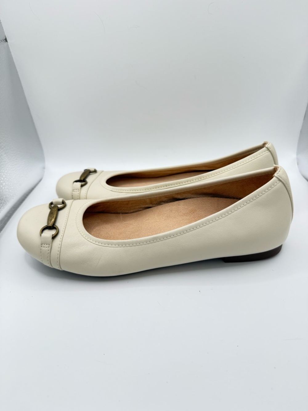 Vionic Delanie Women's Slip-On Flats Ivory Leather Women’s Size 9 - Picture 5 of 6